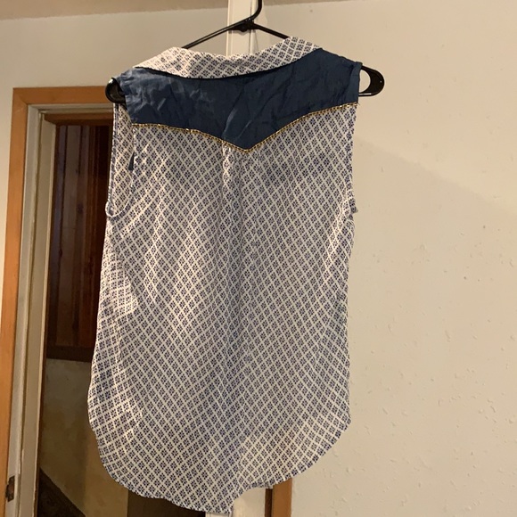 Tank - Picture 2 of 2